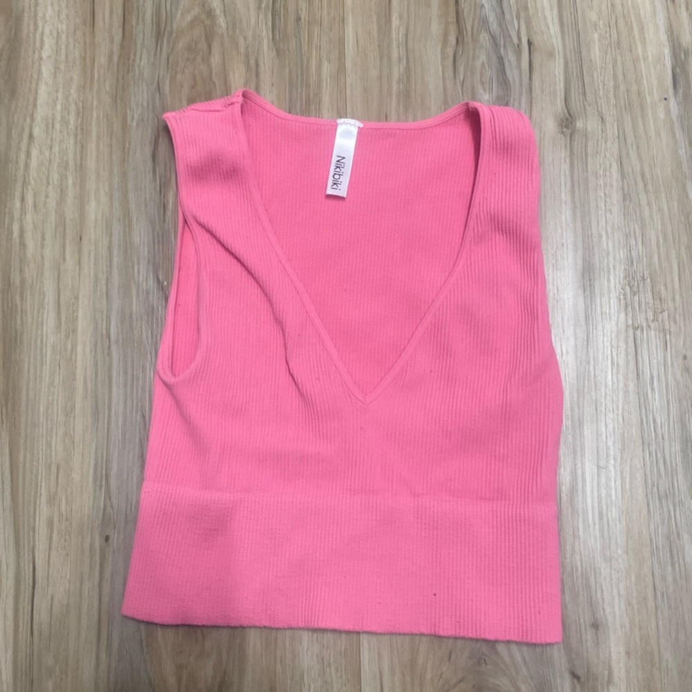 NikiBiki light pink seamless v-neck tank